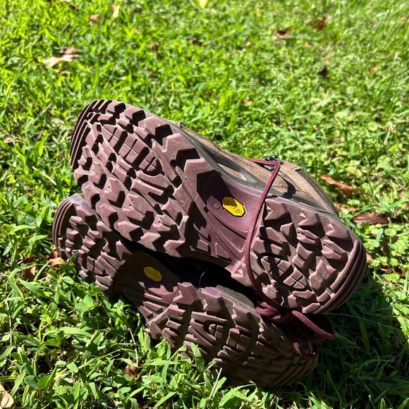 VGUC Lowa Renegade GTX Mid WS boots - Picture 4 of 4